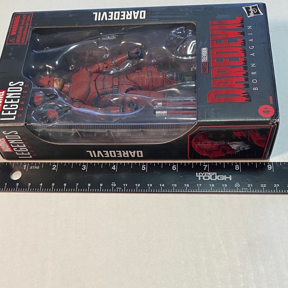 Marvel Legends Daredevil in Red Armor - Picture 6 of 7